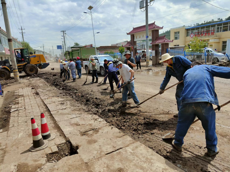 情系家鄉(xiāng)為人民 抗洪救災(zāi)勇?lián)?dāng)&mdash;&mdash;物產(chǎn)工投公司黨員干部、團(tuán)員青年奔赴災(zāi)區(qū)第一線搶險(xiǎn)救災(zāi)