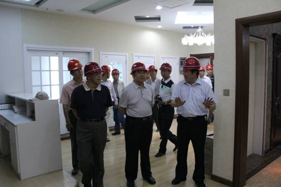 青海省經濟委員會黨組書記、主任，省國資委  黨委副書記、副主任吳海昆實地考察物產集團重點項目