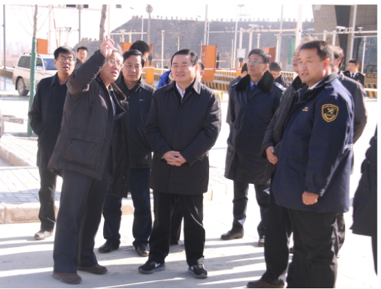 省委副書記、省長郝鵬視察青海曹家堡保稅物流中心