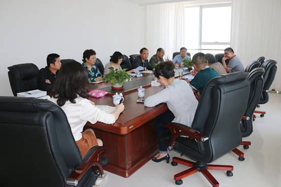 省商務(wù)廳副廳長朱小青協(xié)同西寧海關(guān)、省檢驗檢疫局一行深入企業(yè)就保稅物流中心封關(guān)運營